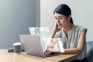 japanese-woman-working-from-home-new-normal-life